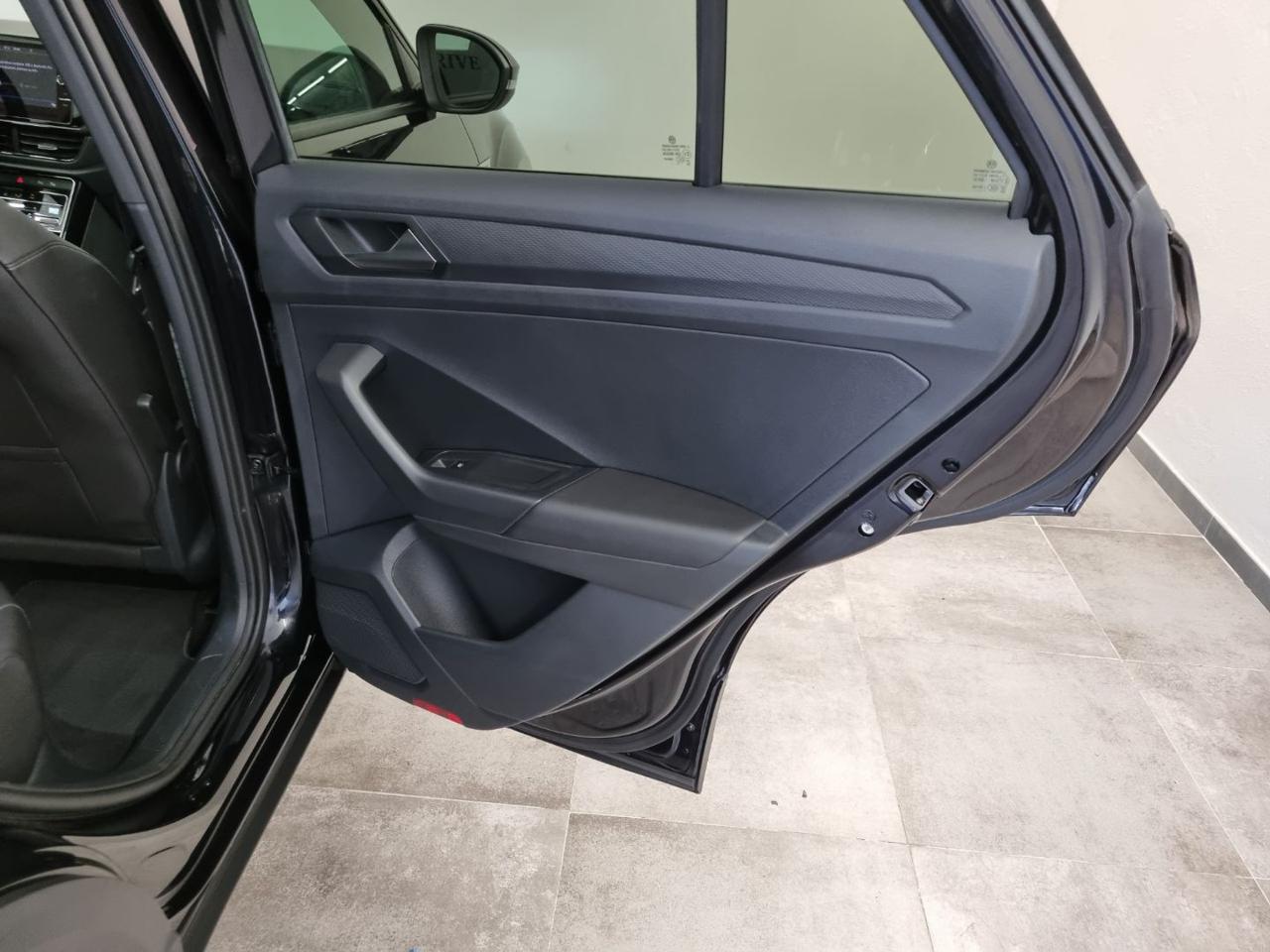 VOLKSWAGEN T-Roc 1.5 TSI ACT DSG R-Line - 27