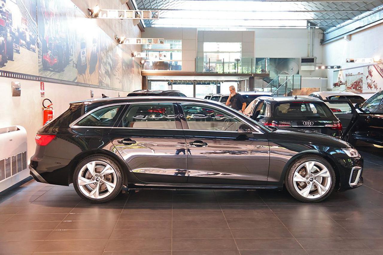 AUDI A4 35 TDI Avant S-Tronic S-Line - 2
