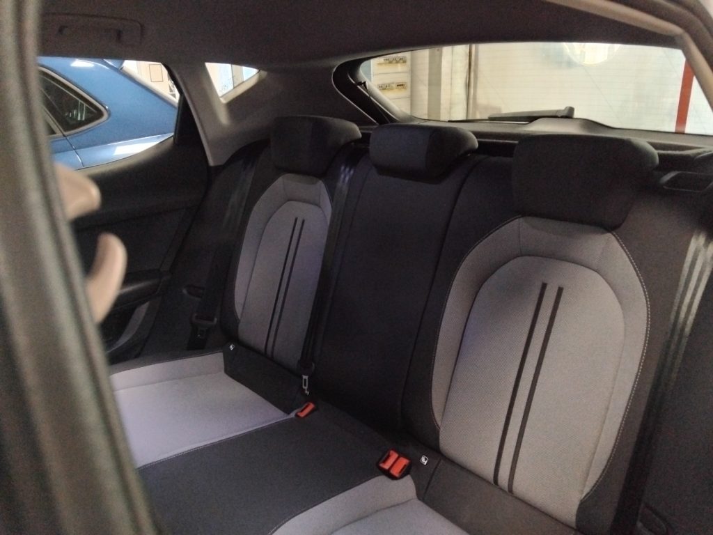 SEAT Leon 2.0 TDI 150 CV DSG Business - 9