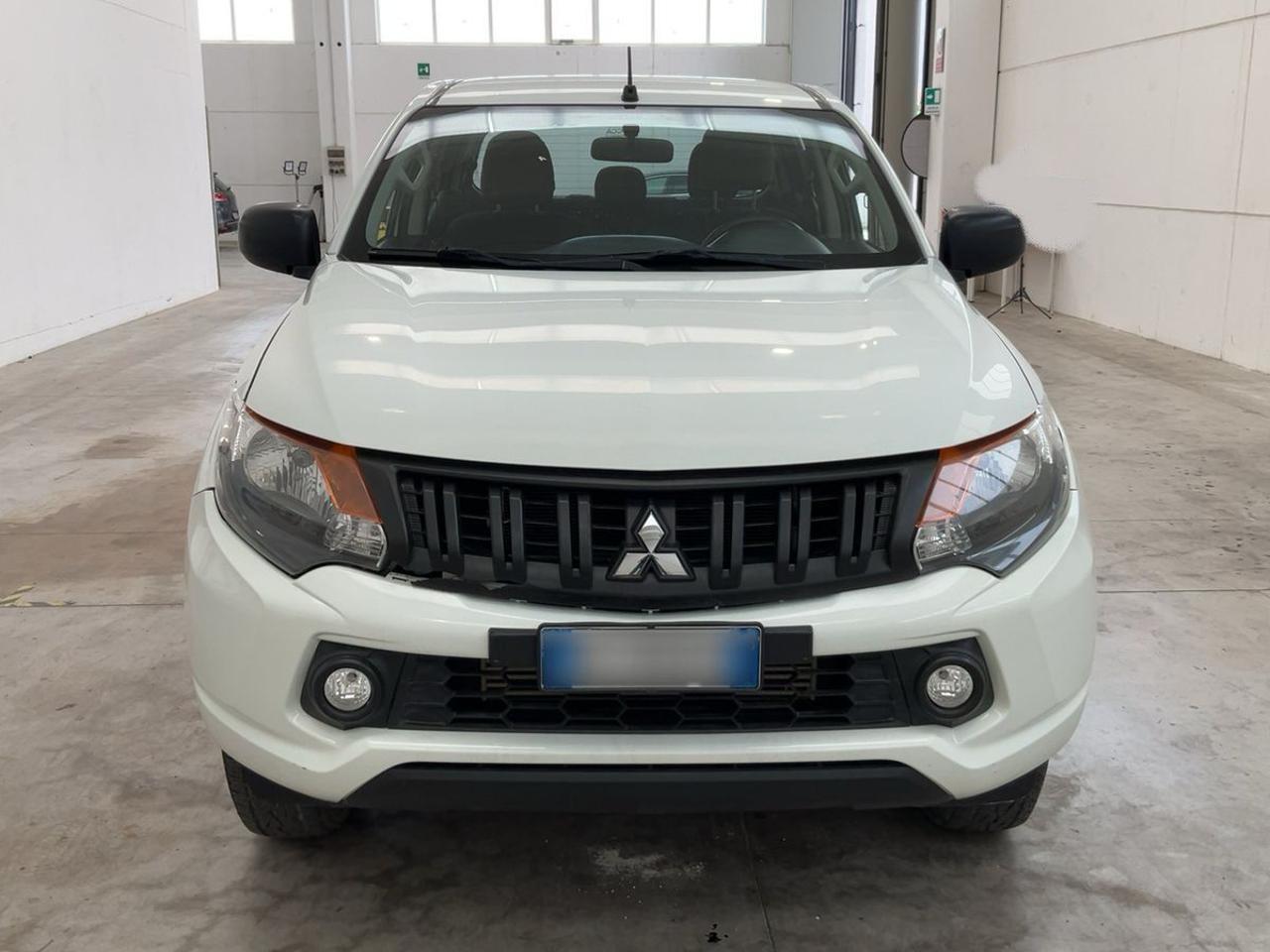 MITSUBISHI L200 2.4 DI-D/154CV Double Cab - 3