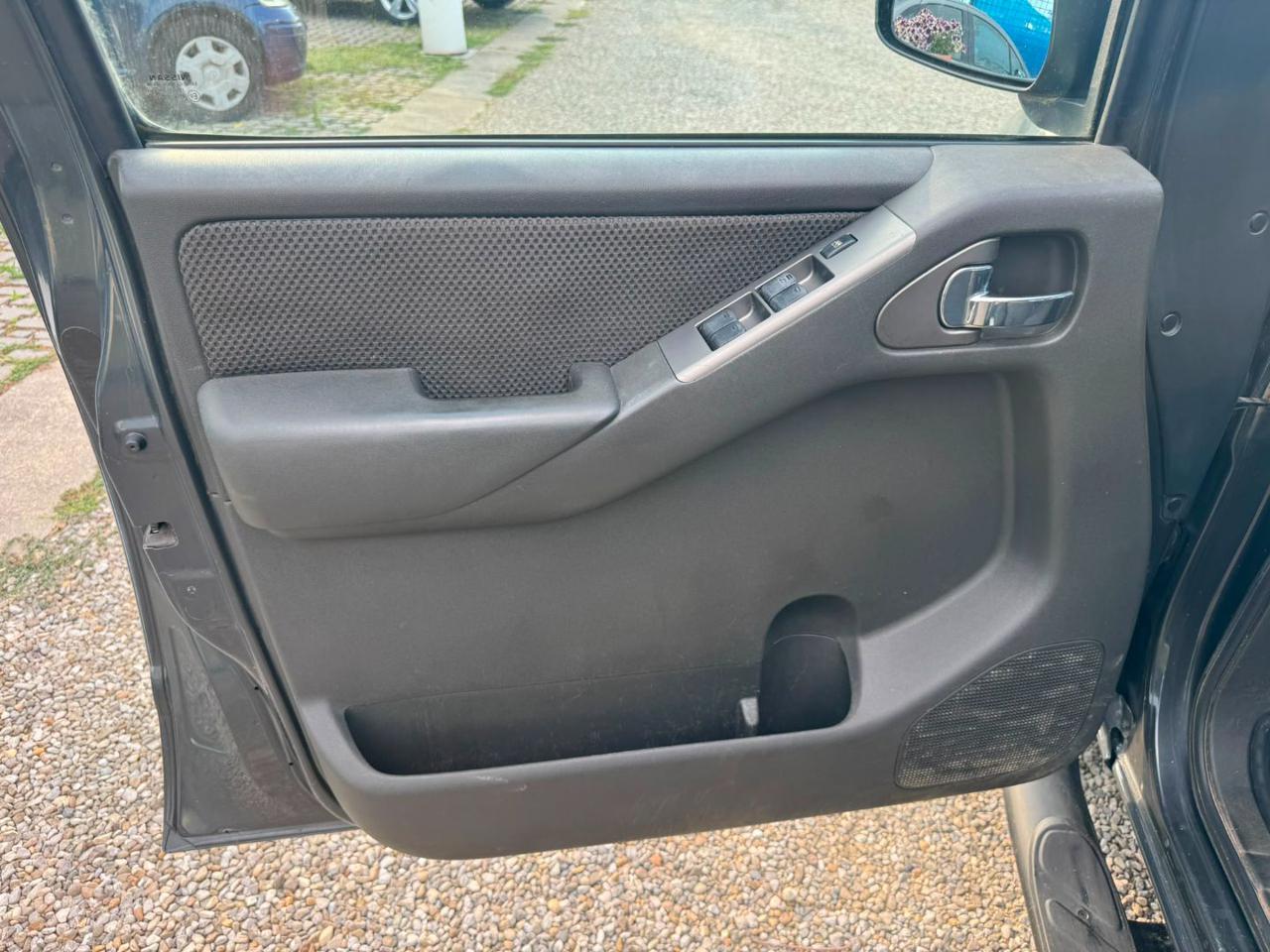 NISSAN Navara 2.5 dCi 4 porte Double Cab LE - 8