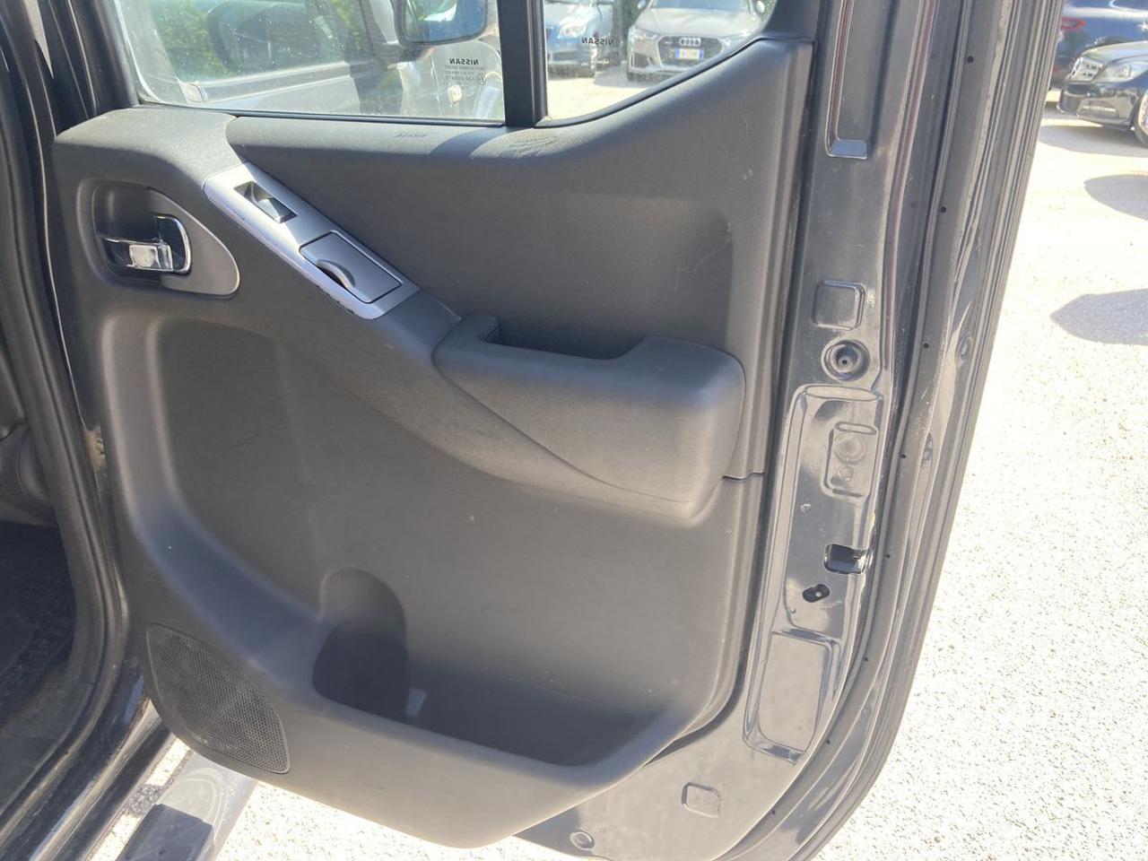 NISSAN Navara 2.5 dCi 4 porte Double Cab LE - 12