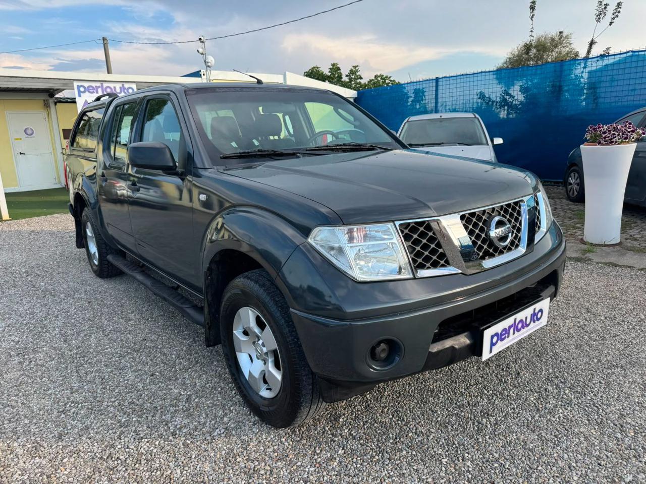 NISSAN Navara 2.5 dCi 4 porte Double Cab LE - 2