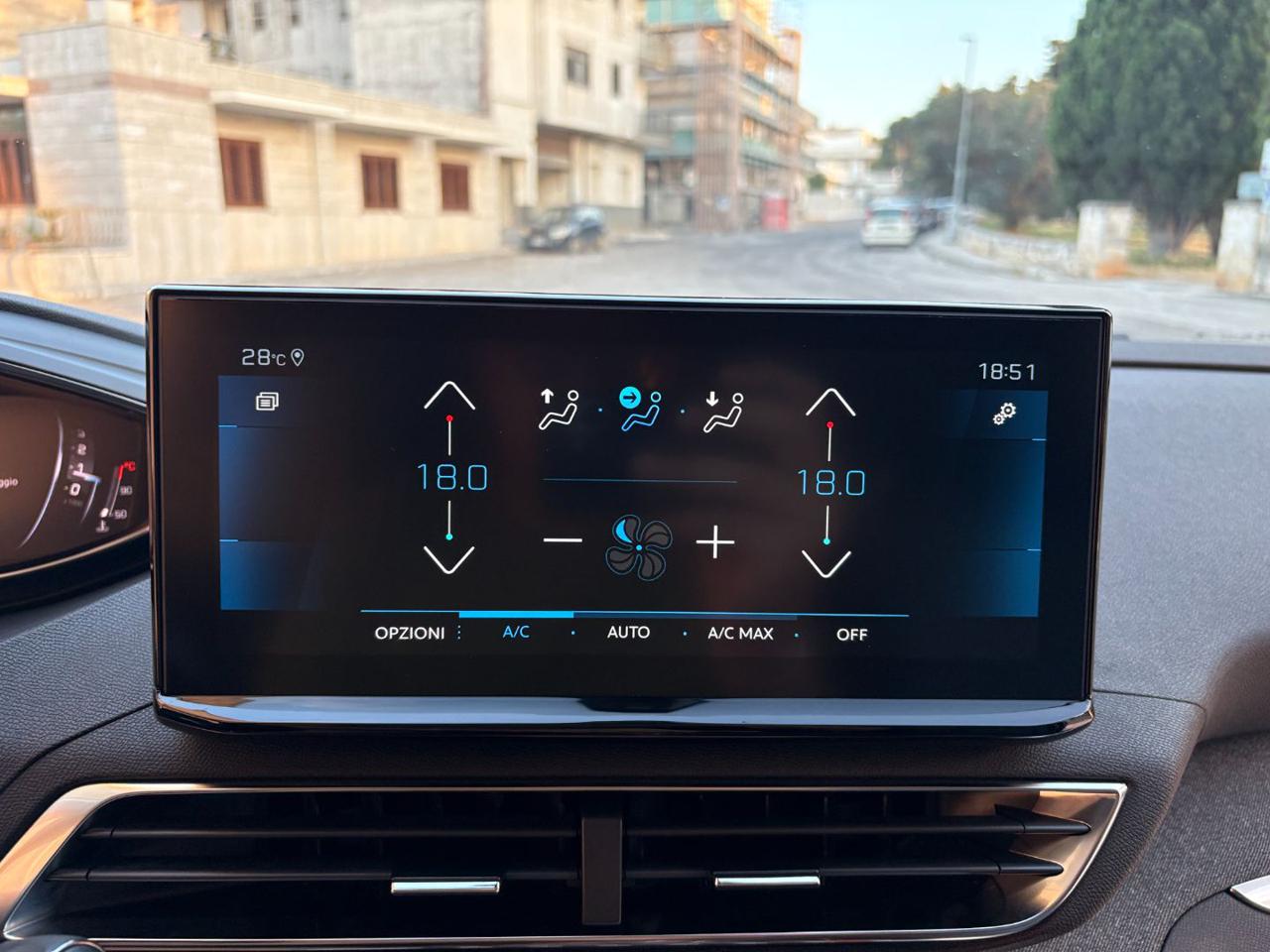 PEUGEOT 3008 1.5 BlueHDi 130 S&S EAT8 Allure Pack - 27