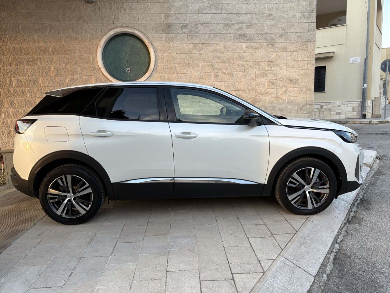 PEUGEOT 3008 1.5 BlueHDi 130 S&S EAT8 Allure Pack - 4