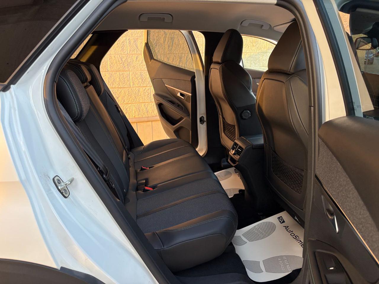 PEUGEOT 3008 1.5 BlueHDi 130 S&S EAT8 Allure Pack - 10