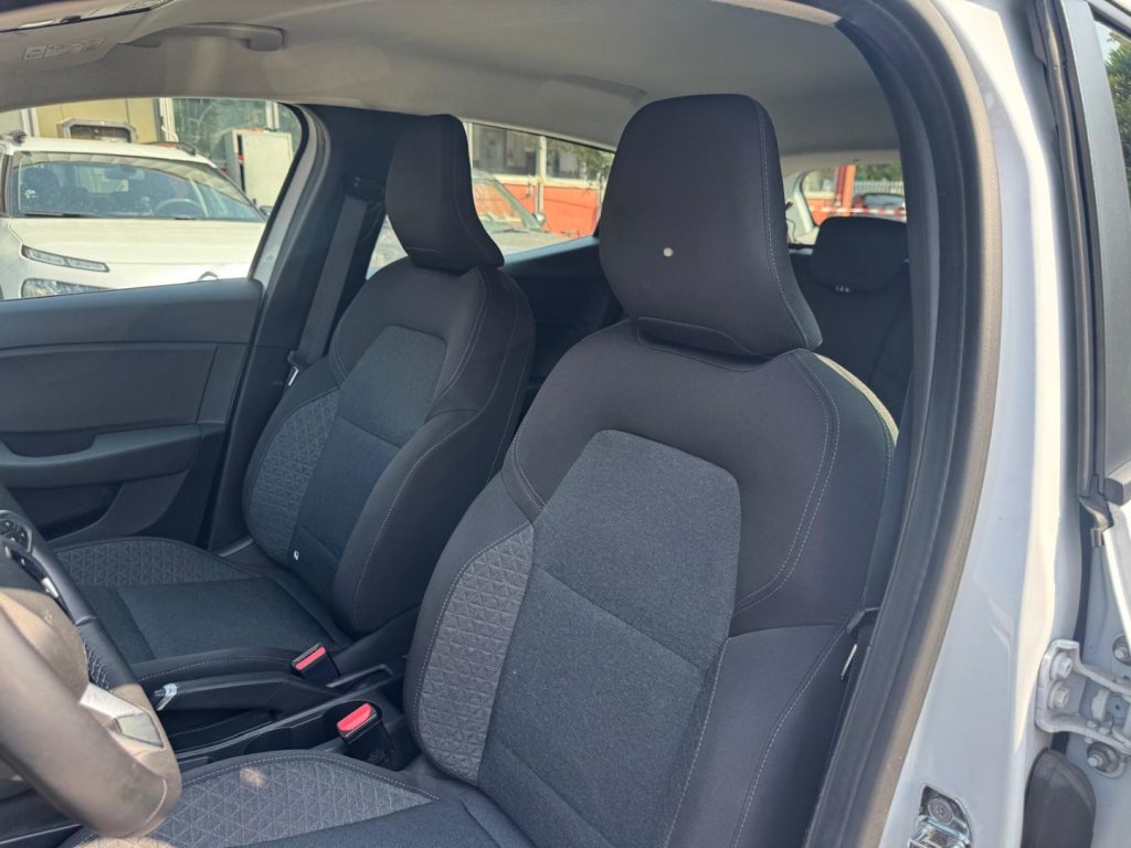 RENAULT Clio Full Hybrid 140 CV AUT.BUSINESS - 17