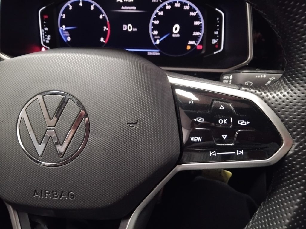 VOLKSWAGEN T-Roc 1.0 TSI R-Line - 19