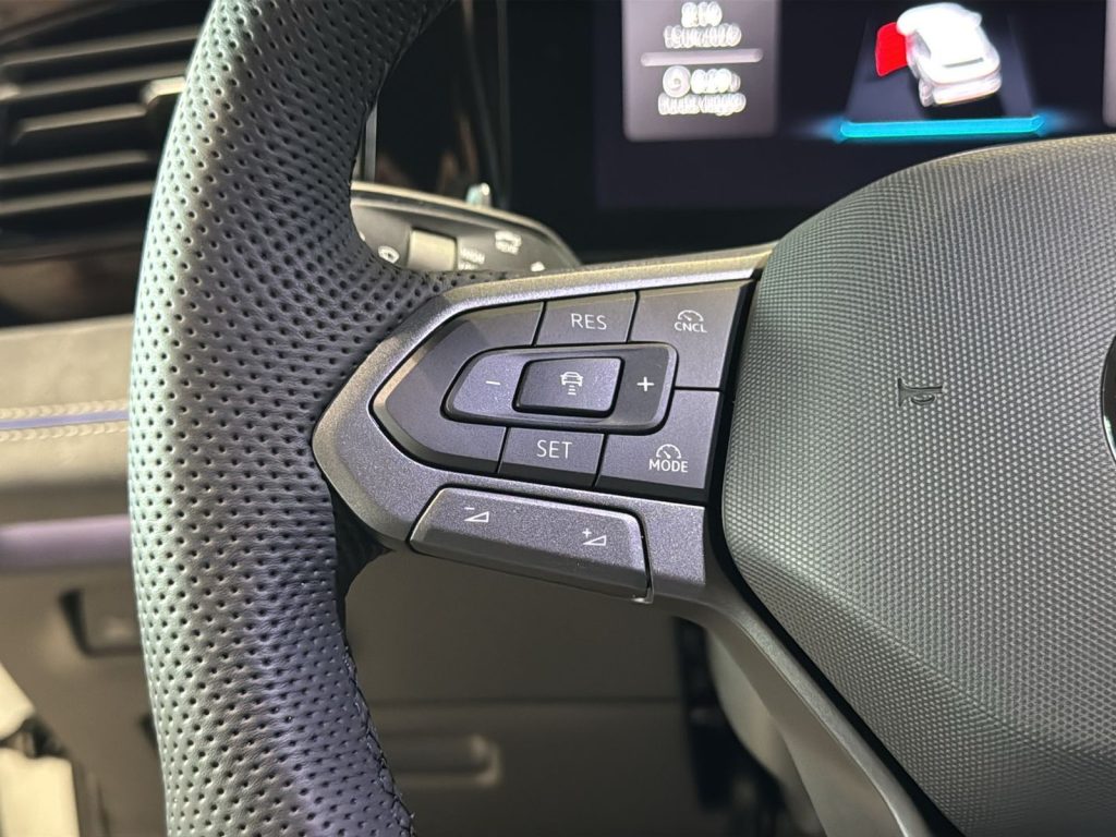 VOLKSWAGEN Tiguan Nuova Tiguan R-Line Plus 2.0 TDI SCR 110 kW (150 C - 17