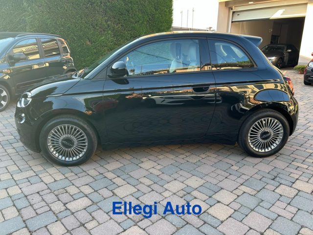 FIAT 500 Nero pastello