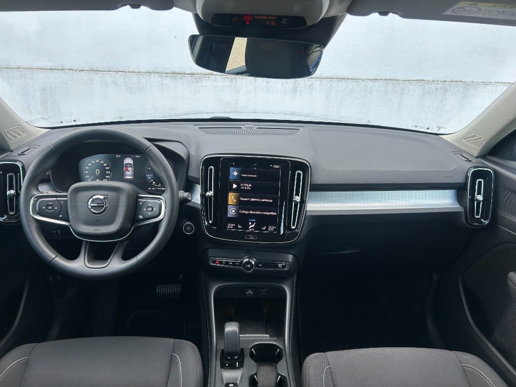 VOLVO XC40 T3 Geartronic Momentum Pro - Foto 5