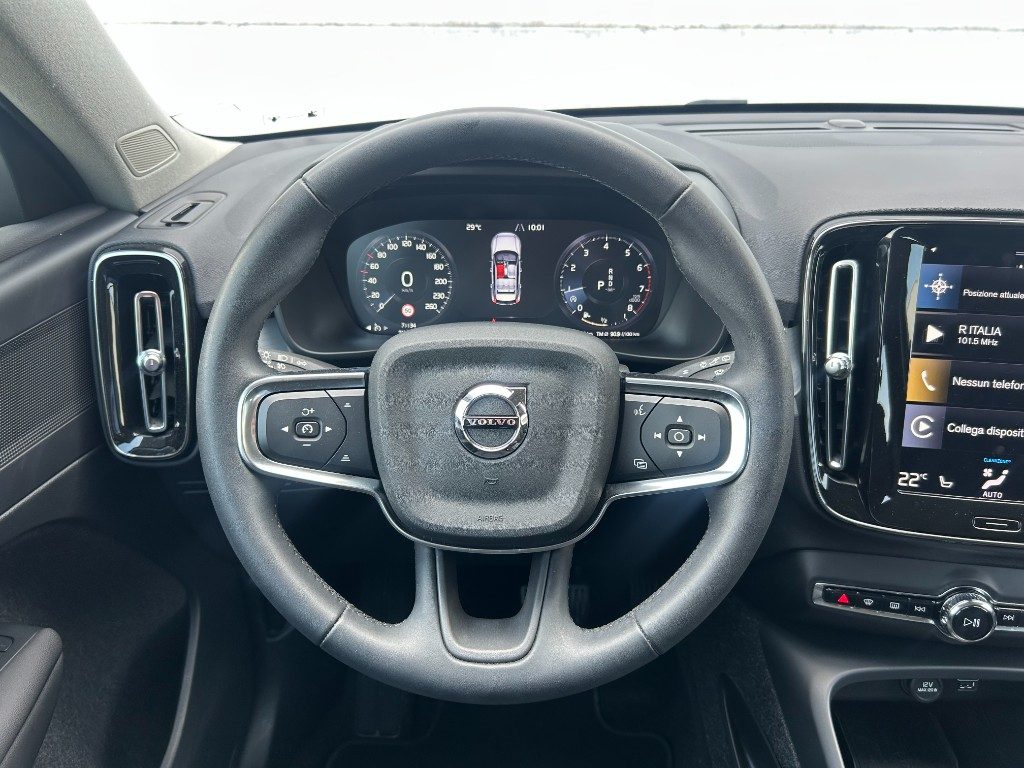 VOLVO XC40 T3 Geartronic Momentum Pro - Grid Foto 10