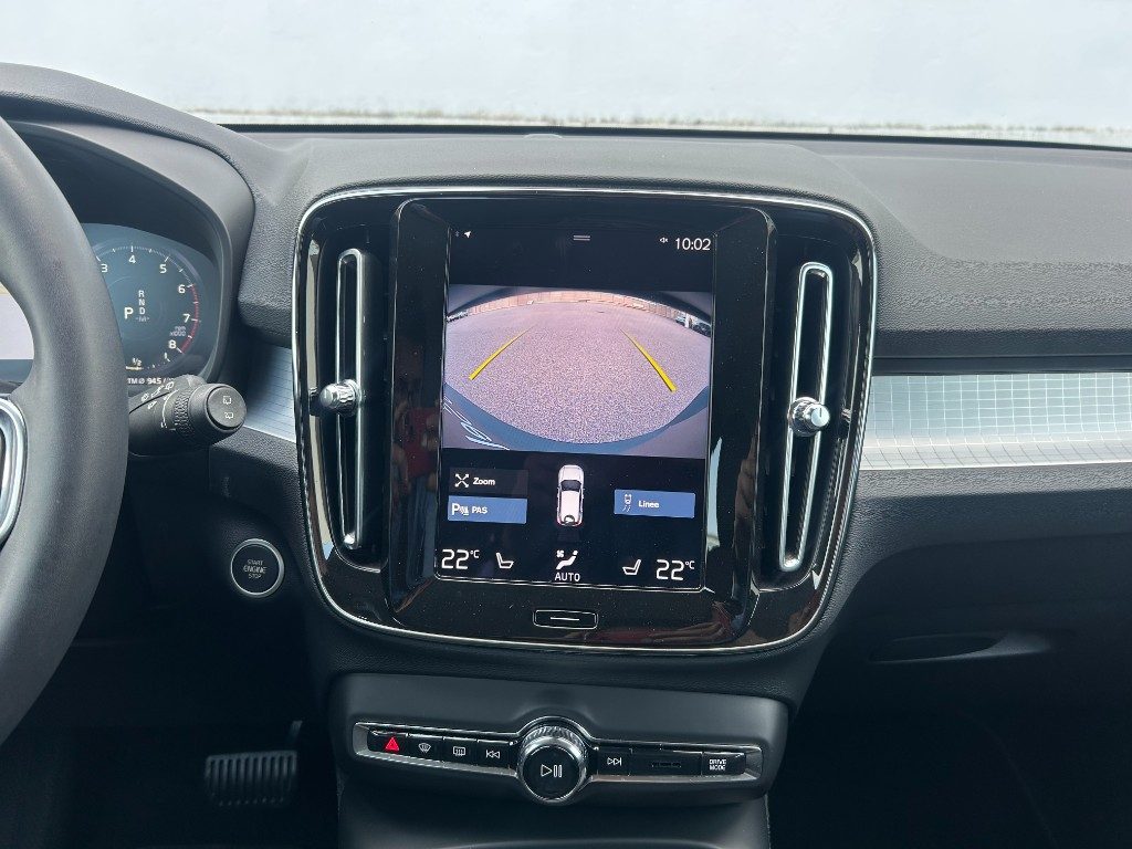 VOLVO XC40 T3 Geartronic Momentum Pro - Grid Foto 13