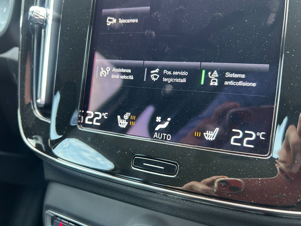 VOLVO XC40 T3 Geartronic Momentum Pro - Grid Foto 14