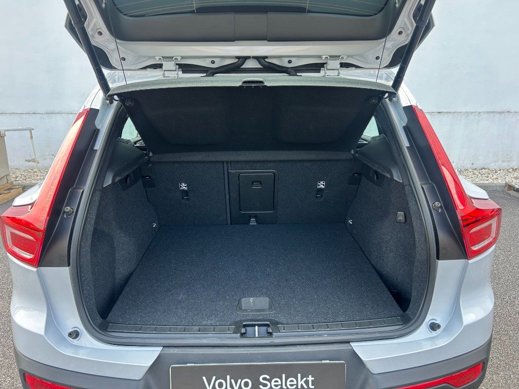 VOLVO XC40 T3 Geartronic Momentum Pro - Grid Foto 15