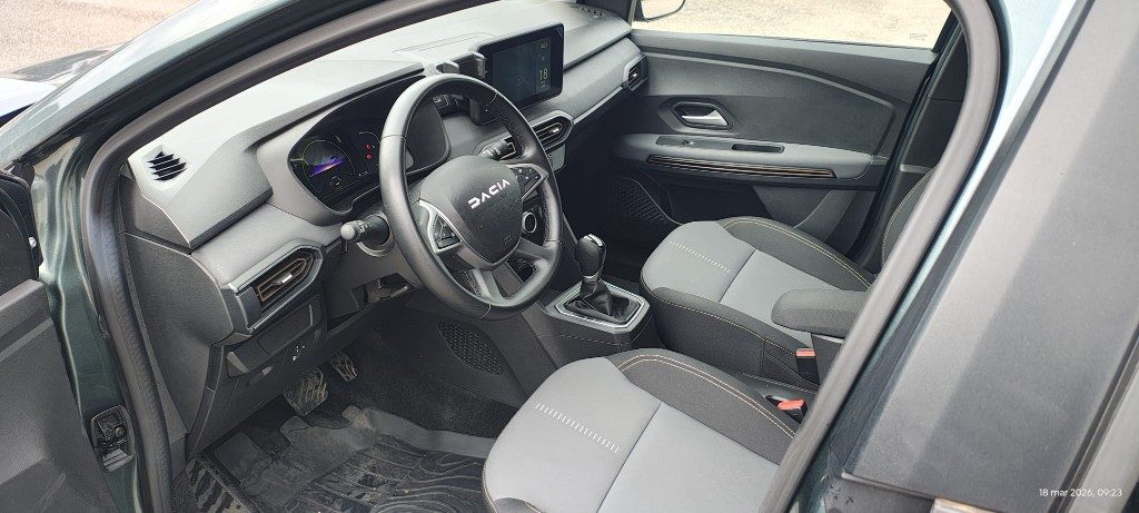 DACIA Jogger 1.6 Hybrid 140 5 posti Extreme - 13