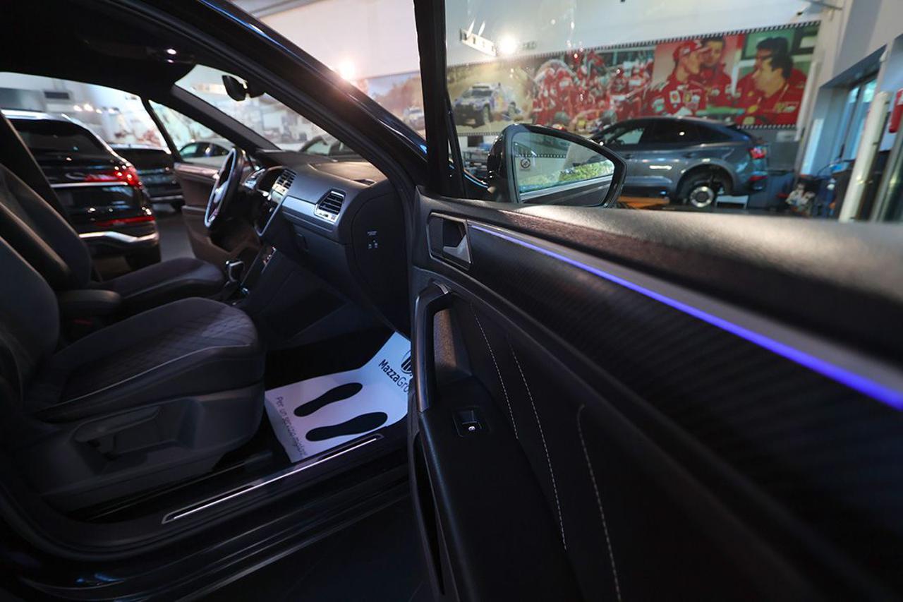 VOLKSWAGEN Tiguan 2.0 TDI 150cv SCR DSG R-Line - 31