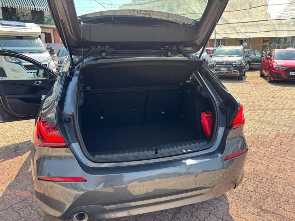 BMW 116 D Advantage *UNICO PROPRIETARIO* - 10