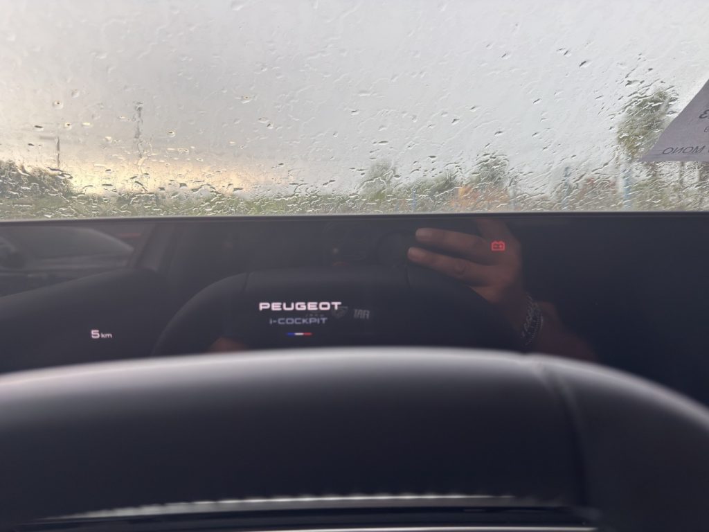 PEUGEOT 3008 Hybrid 145 e-DCS6 Allure - 11