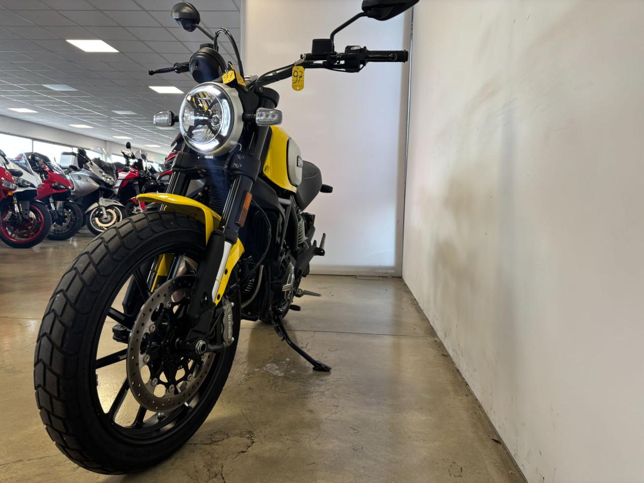 DUCATI Scrambler 800 ICON YELLOW - 2