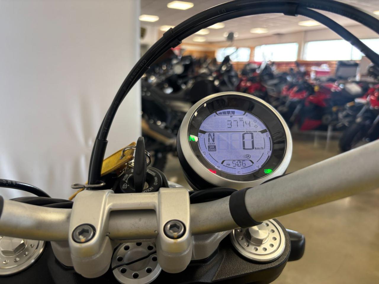 DUCATI Scrambler 800 ICON YELLOW - 14
