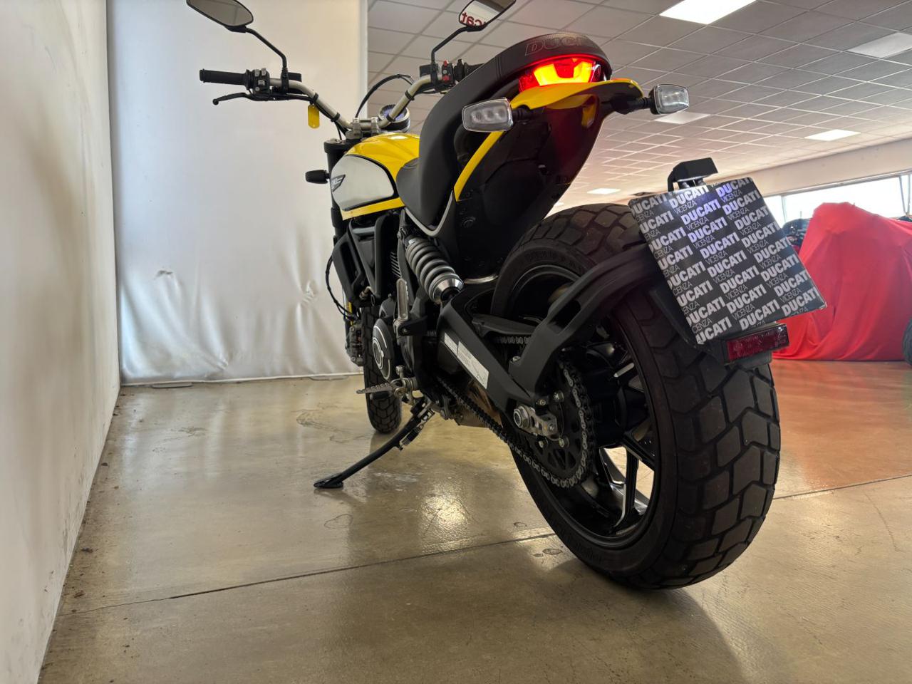 DUCATI Scrambler 800 ICON YELLOW - 8