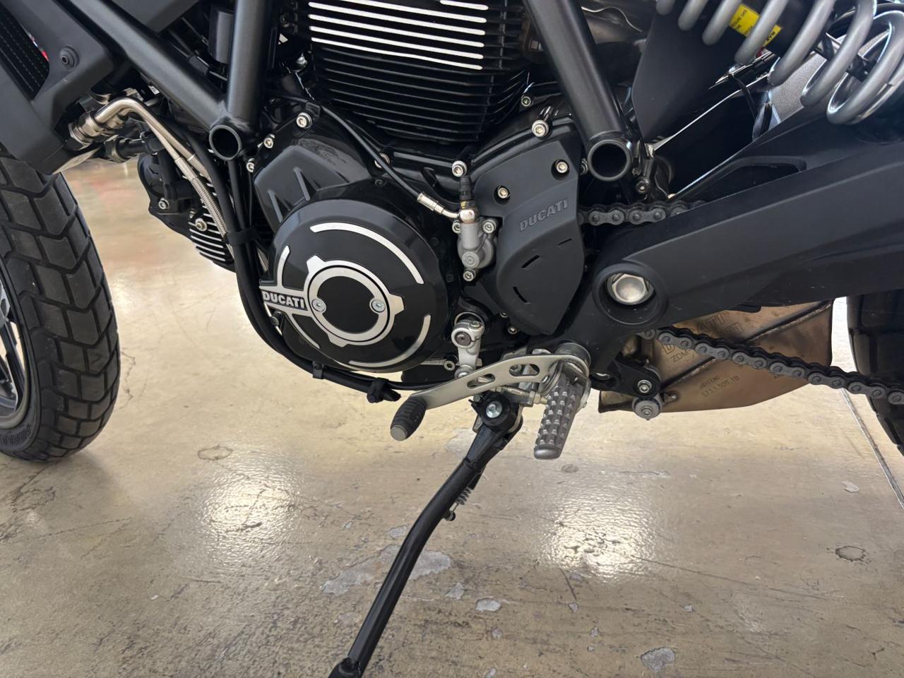 DUCATI Scrambler 800 ICON YELLOW - 11