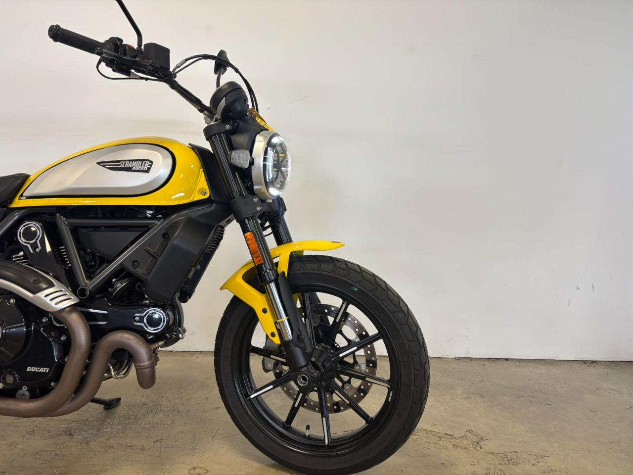 DUCATI Scrambler 800 ICON YELLOW - 4