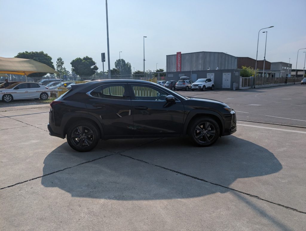 LEXUS UX 300h Urban - 4