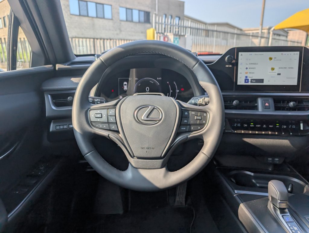 LEXUS UX 300h Urban - 11