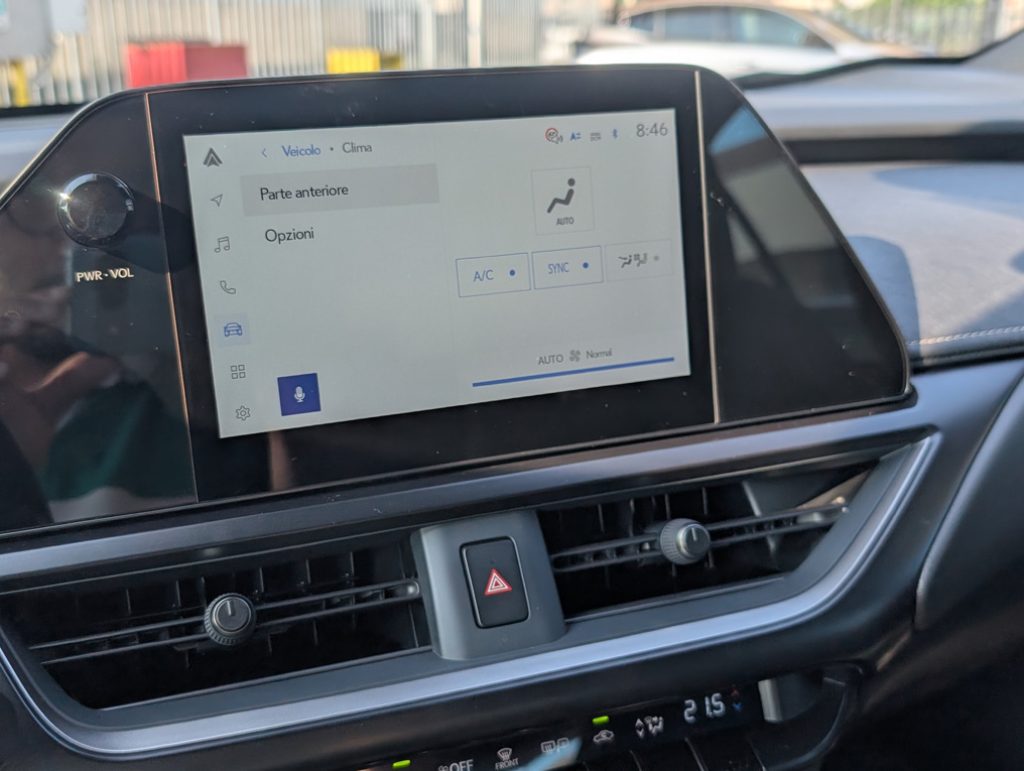 LEXUS UX 300h Urban - 16