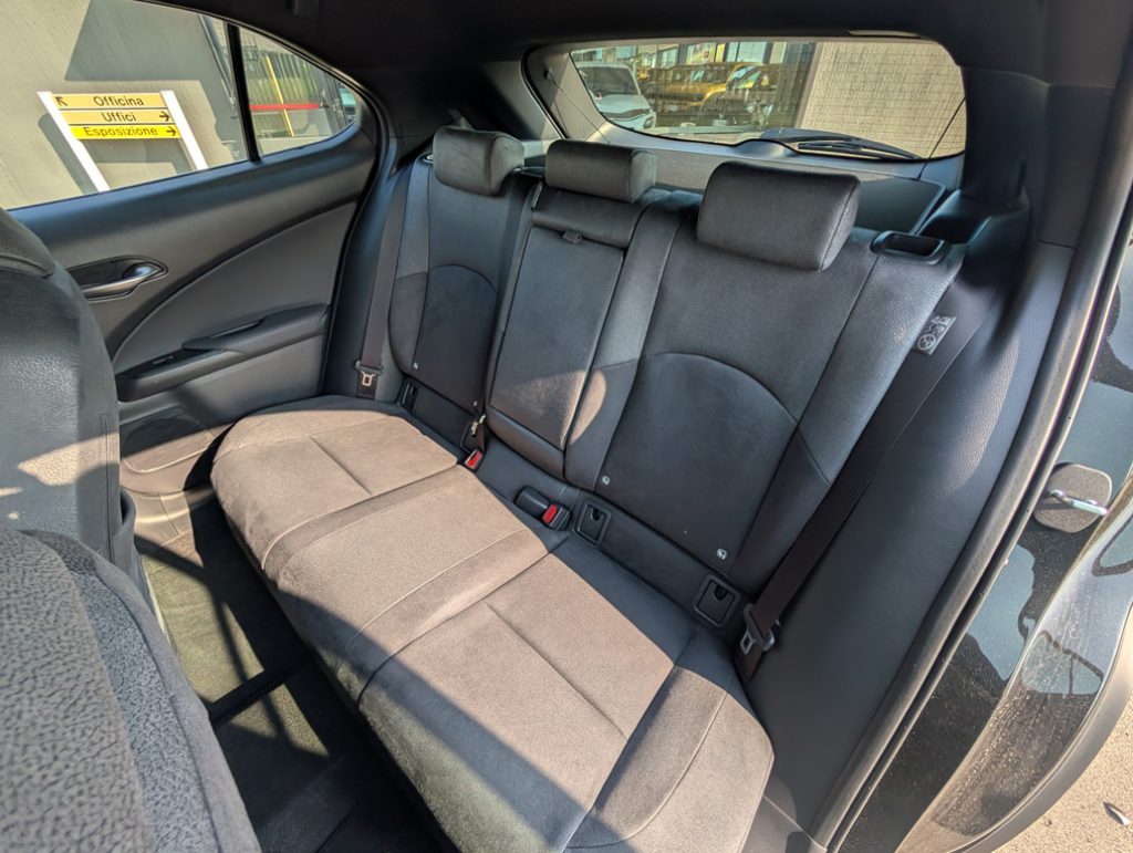 LEXUS UX 300h Urban - 21