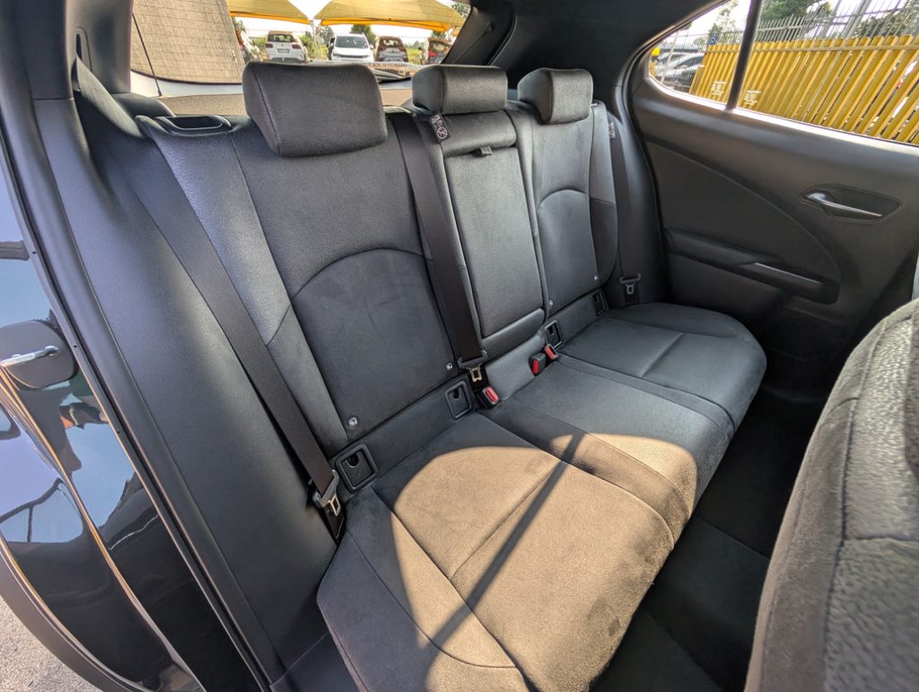 LEXUS UX 300h Urban - 23