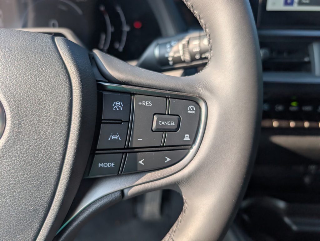 LEXUS UX 300h Urban - 26