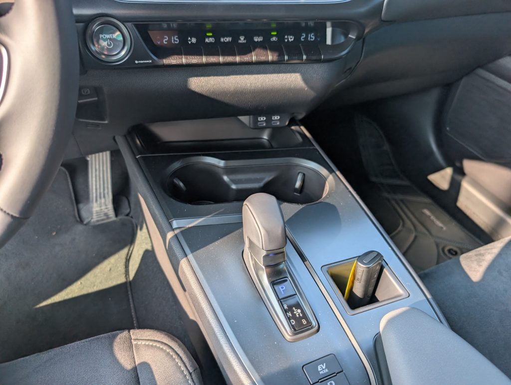 LEXUS UX 300h Urban - 28