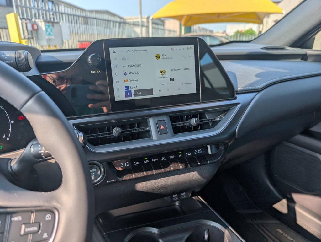 LEXUS UX 300h Urban - 29