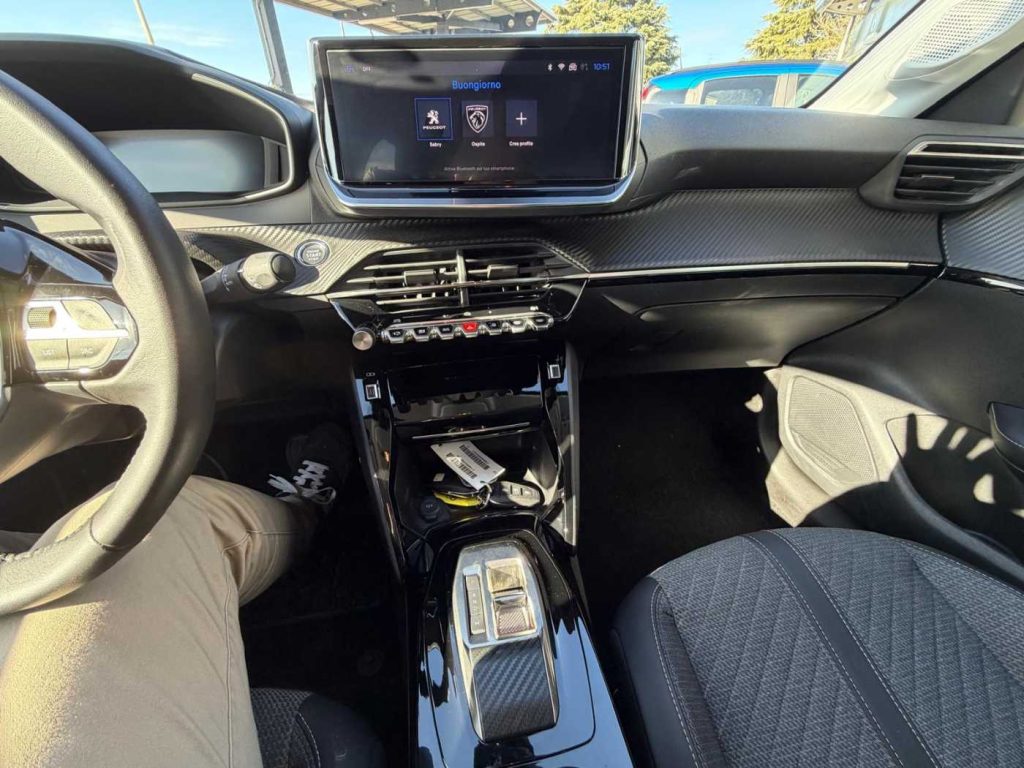 PEUGEOT 208 Hybrid 110 e-DCS6 Allure - 16