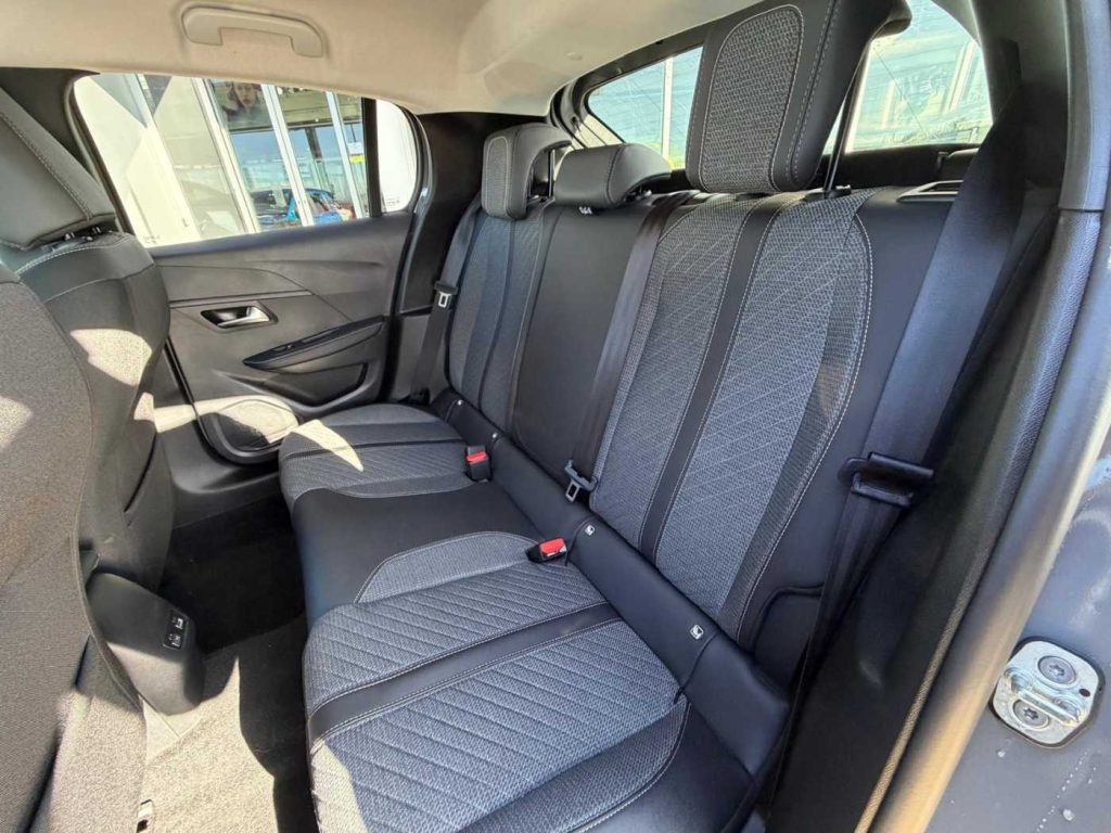 PEUGEOT 208 Hybrid 110 e-DCS6 Allure - 12