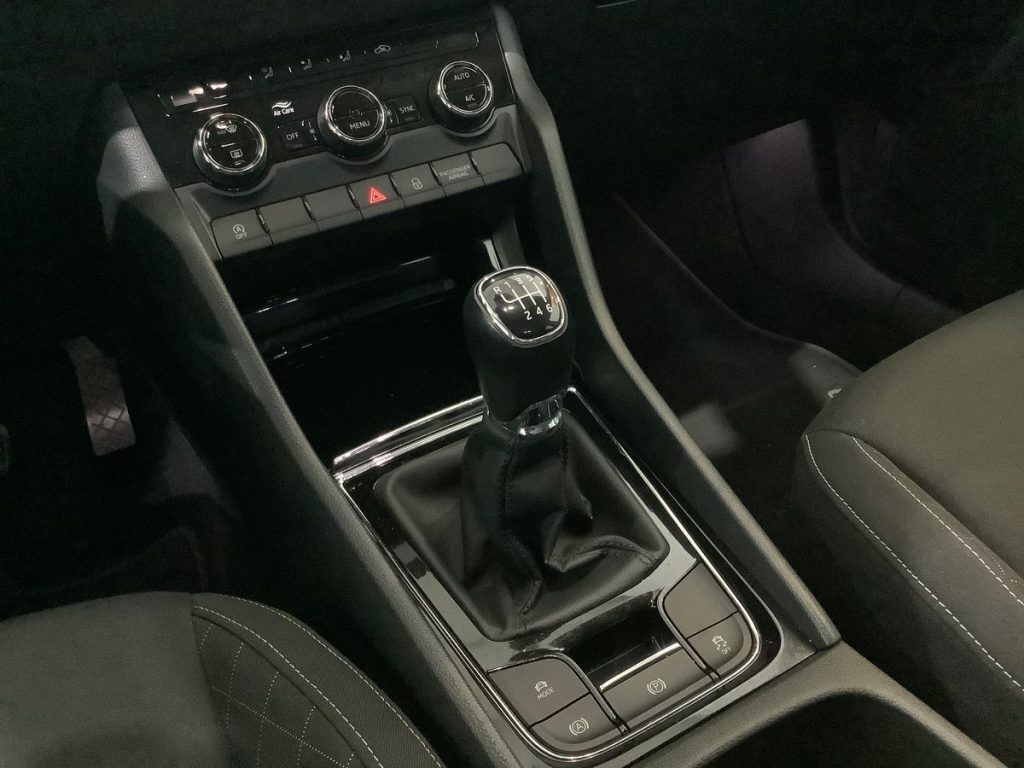 SKODA Karoq 1.6 TDI SCR Executive - 8