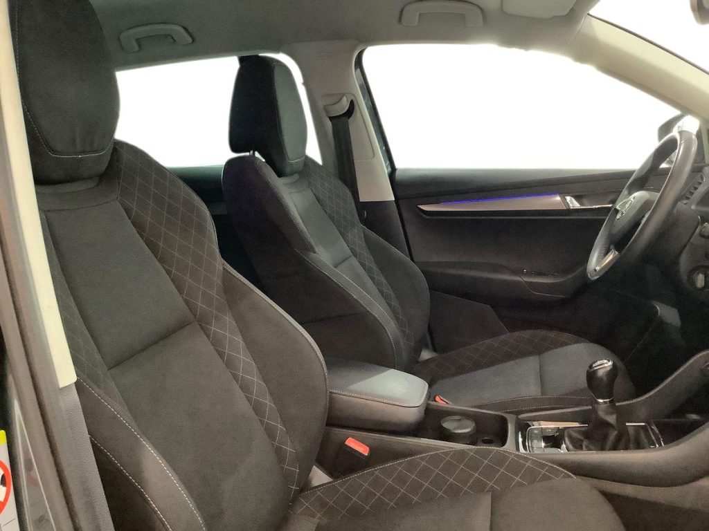 SKODA Karoq 1.6 TDI SCR Executive - 10