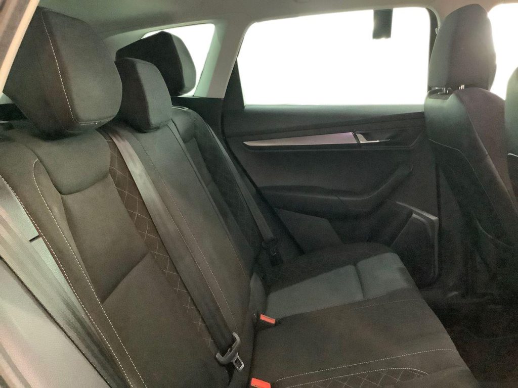 SKODA Karoq 1.6 TDI SCR Executive - 11