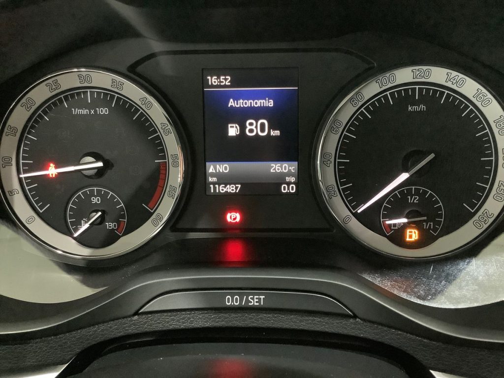SKODA Karoq 1.6 TDI SCR Executive - 15