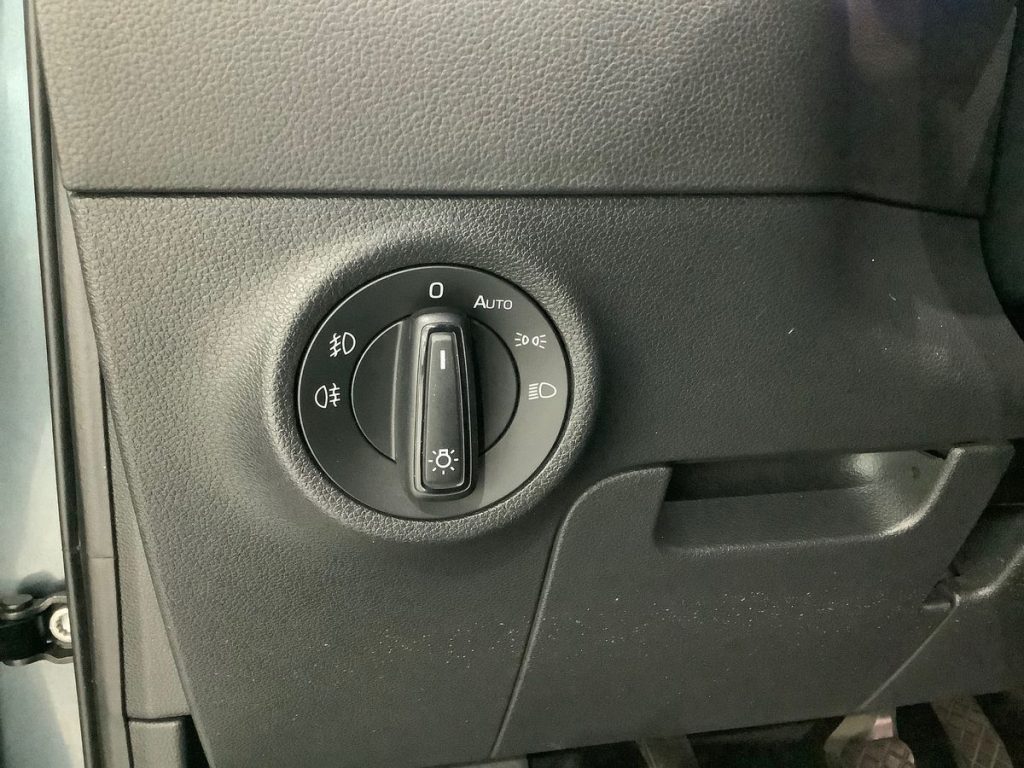 SKODA Karoq 1.6 TDI SCR Executive - 19