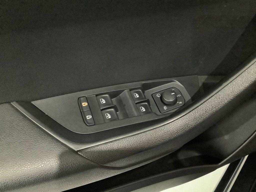 SKODA Karoq 1.6 TDI SCR Executive - 21