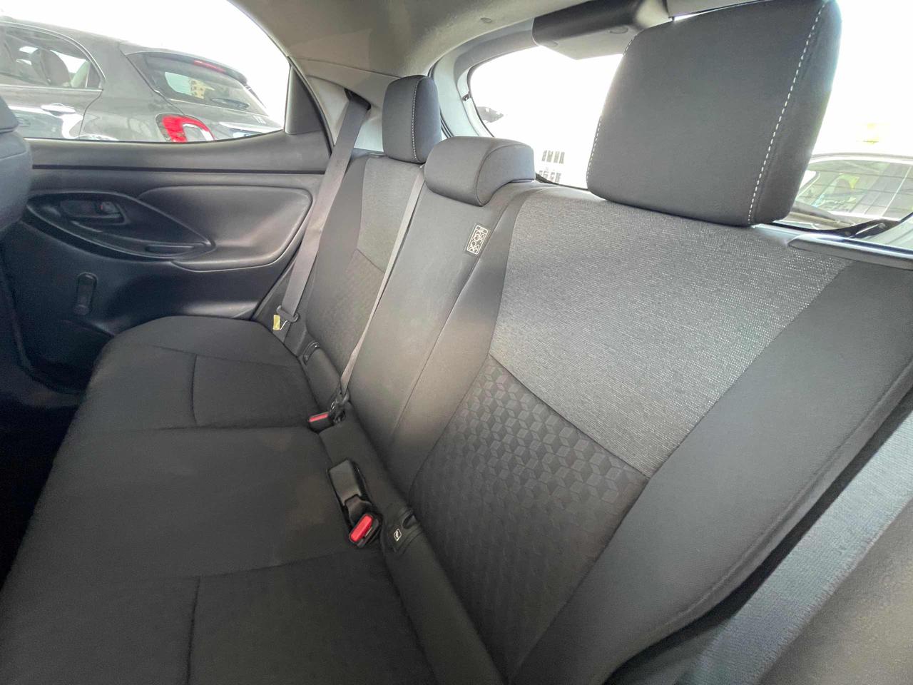 TOYOTA Yaris 1.5 Hybrid 5 porte Business Automatica - 16