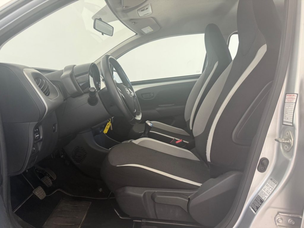TOYOTA Aygo 1.0 VVT-i 69 CV 5 porte x-wave - 17