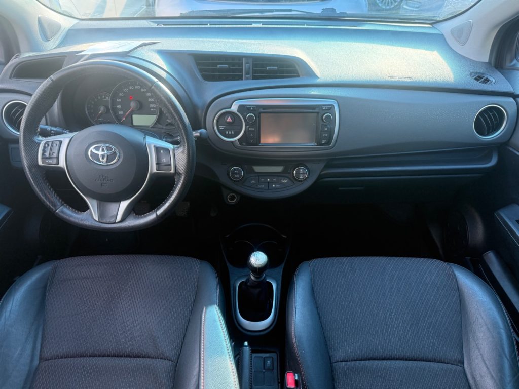 TOYOTA Yaris 1.3 5 porte Active - 17