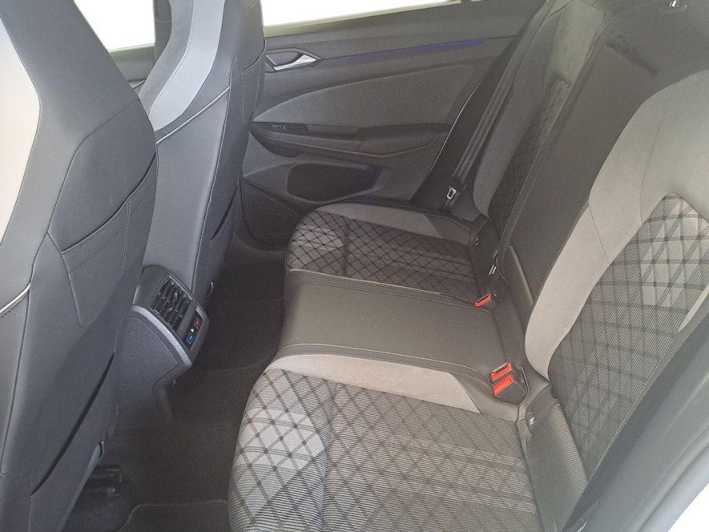 VOLKSWAGEN Golf 2.0 TDI 150 CV DSG SCR R-Line - 10