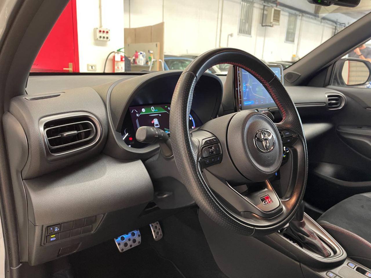 Yaris Cross 8