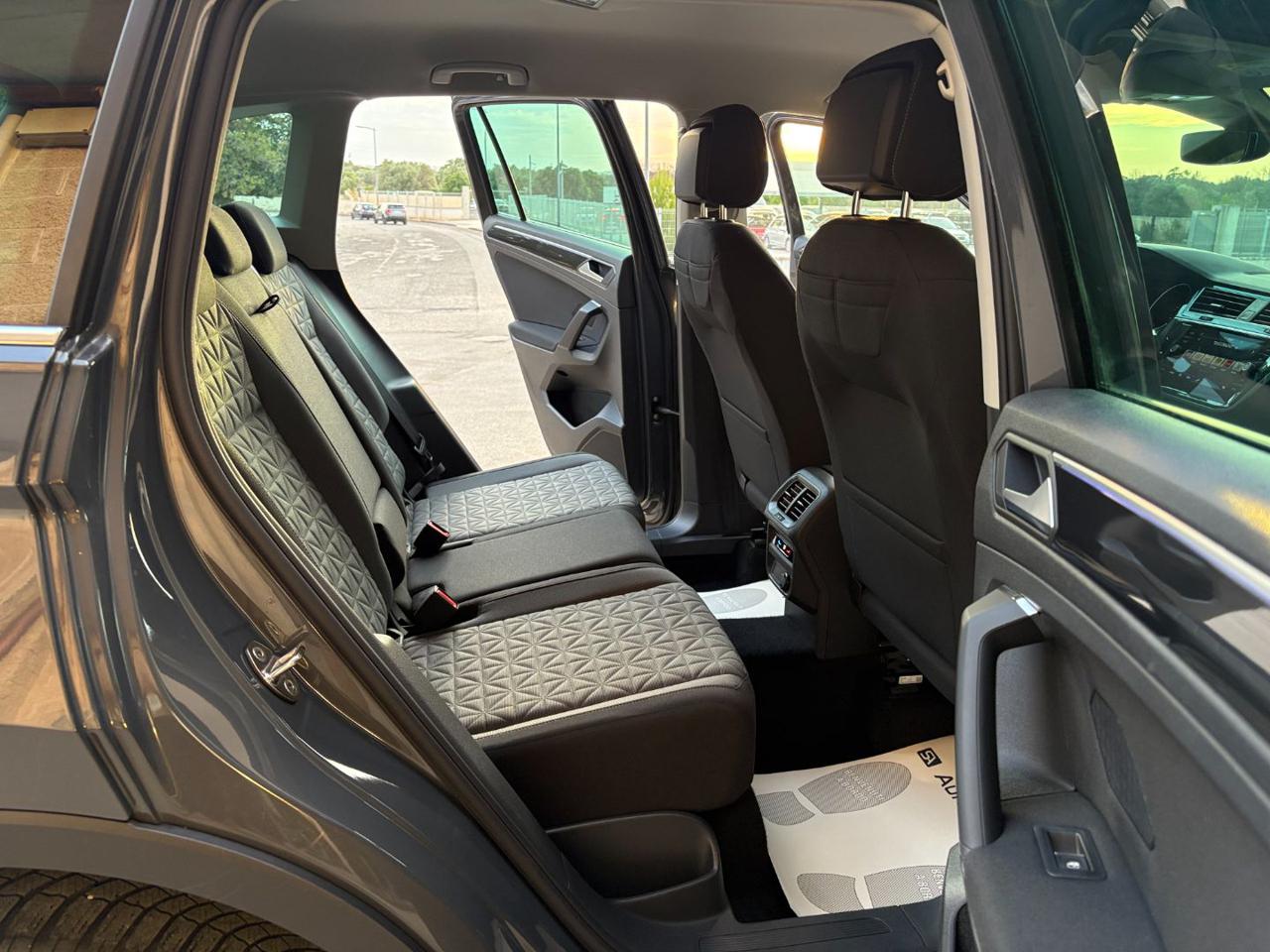 VOLKSWAGEN Tiguan 2.0 TDI 150 CV SCR DSG Life - 11